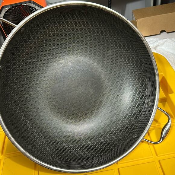 HexClad Hybrid Nonstick 14-Inch Good Wok MSRP $303 - Picture 2 of 7